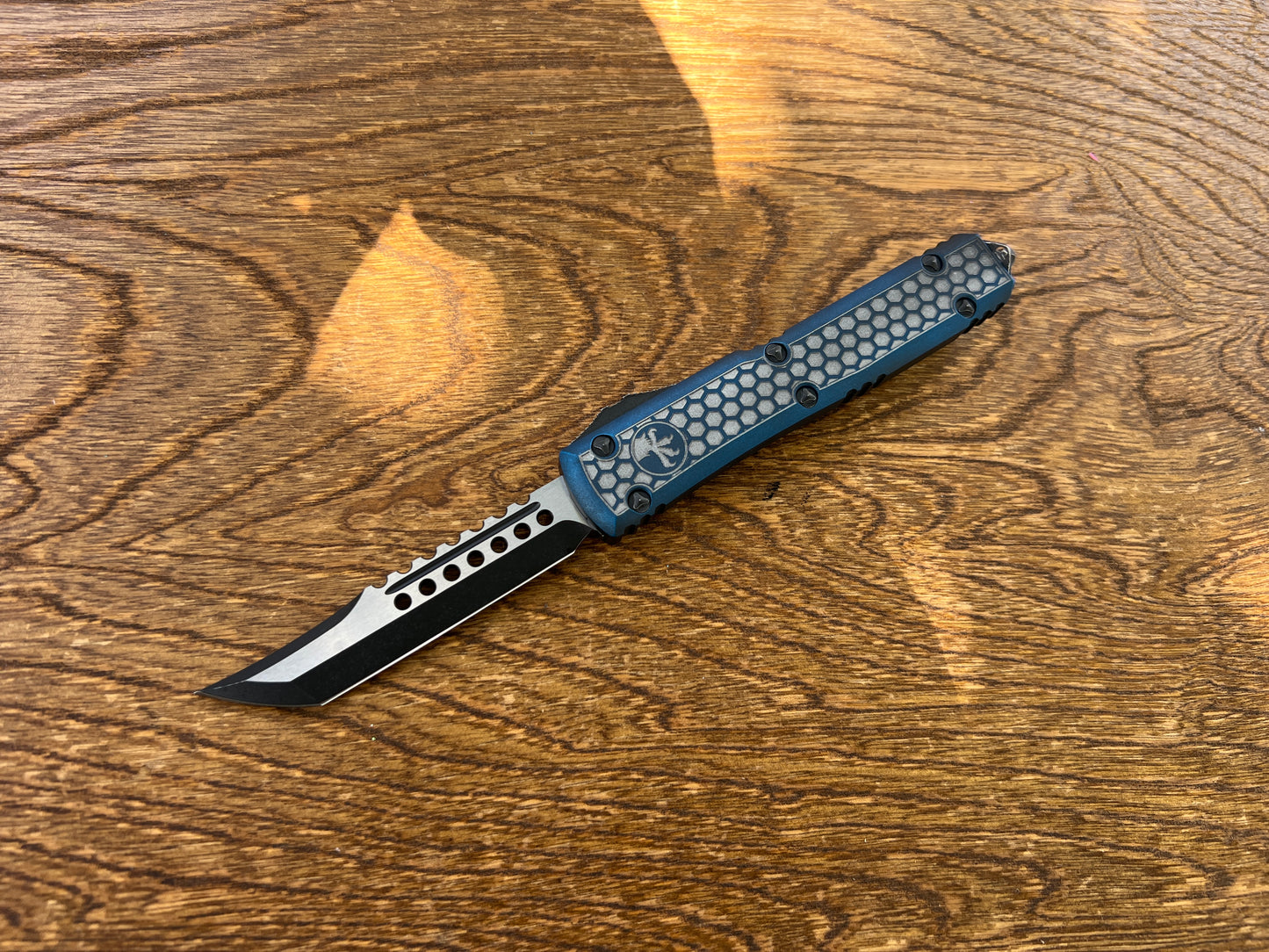 Microtech Ultratech Weathered Blue Hex Pattern w/ Distressed Black Hellhound Signature Series 119-1HXWBLS